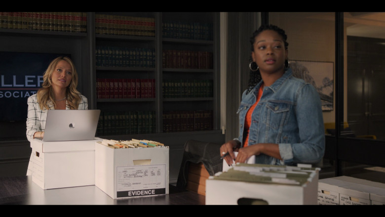 Apple MacBook Laptops in The Lincoln Lawyer S02E04 "Discovery" (2023) - 382523