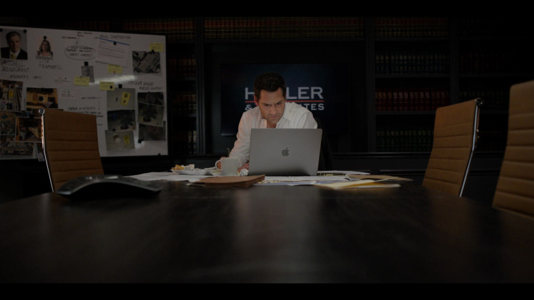 Apple MacBook Laptops in The Lincoln Lawyer S02E05 "Suspicious Minds" (2023) - 382563