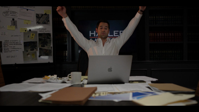Apple MacBook Laptops in The Lincoln Lawyer S02E05 "Suspicious Minds" (2023) - 382564