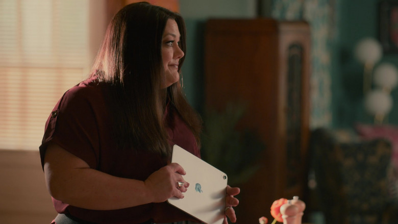 Apple iPad Tablets in Sweet Magnolias S03E09 "A Game of Telephone" (2023) - 384769