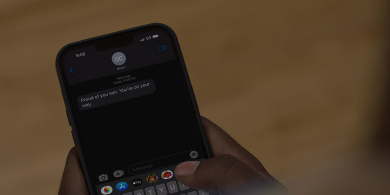 Apple iPhone Smartphone in Swagger S02E03 "Rise + Fall" (2023) - 382978