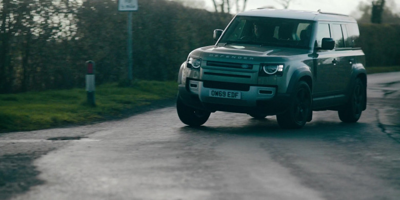 Land Rover Defender Car in Hijack S01E06 "Comply Slowly" (2023) - 385437