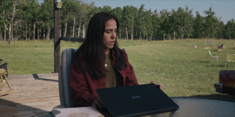 Acer Laptop in Joe Pickett S02E08 "A Call for Help" (2023) - 384346