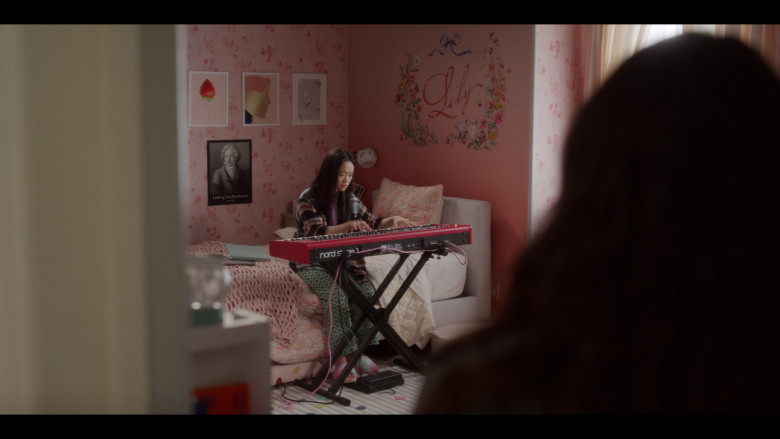 Nord Stage 3 Digital Piano in And Just Like That... S02E06 "Bomb Cyclone" (2023) - 384880