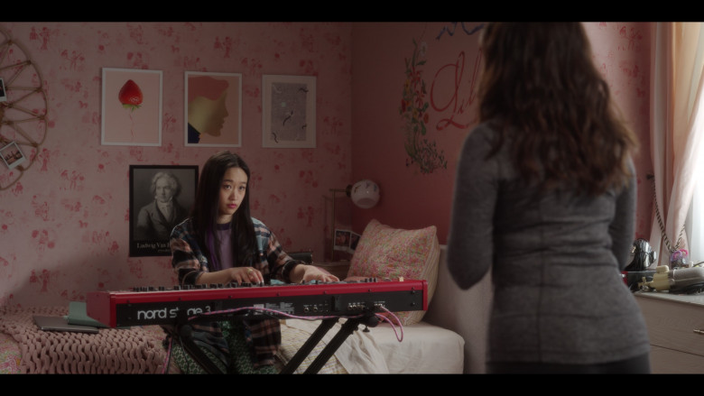 Nord Stage 3 Digital Piano in And Just Like That... S02E06 "Bomb Cyclone" (2023) - 384881