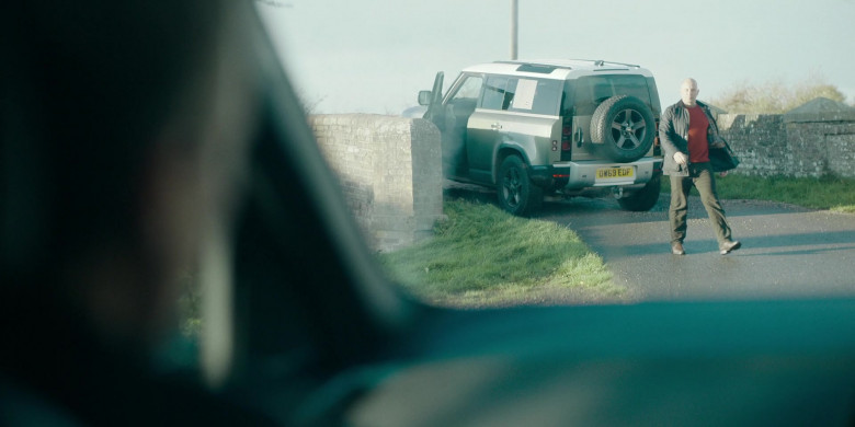 Land Rover Defender Car in Hijack S01E06 "Comply Slowly" (2023) - 385438