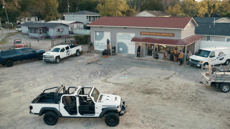 Jeep Gladiator Mojave White Car in The Righteous Gemstones S03E07 "Burn for Burn, Wound for Wound, Stripe for Stripe" (2023) - 385403