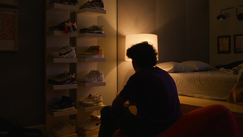 Nike Sneakers in Full Circle S01E01 "Something Different" (2023) - 383755