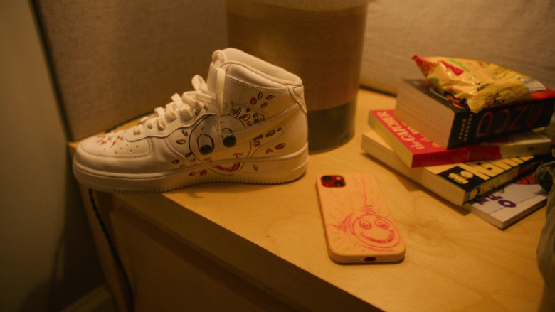 Nike Sneakers in Full Circle S01E01 "Something Different" (2023) - 383756