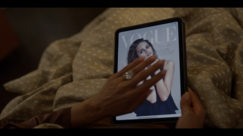 Vogue Magazine in And Just Like That... S02E05 "Trick or Treat" (2023) - 383706