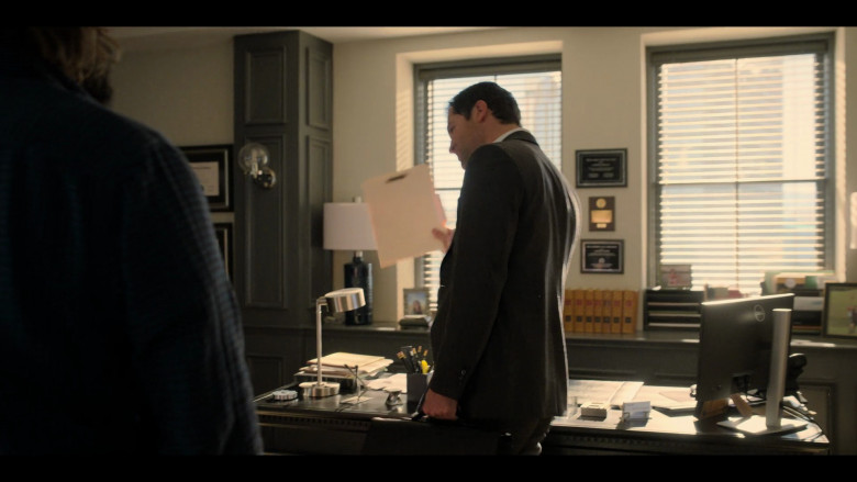 Dell PC Monitor in The Lincoln Lawyer S02E05 "Suspicious Minds" (2023) - 382576