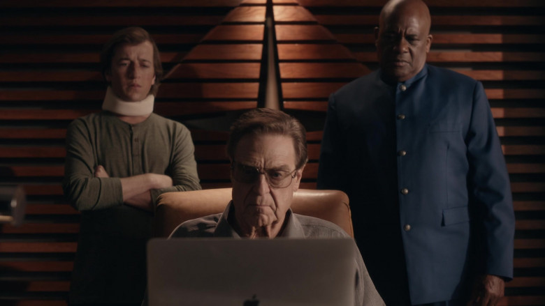 Apple MacBook Pro Laptop in The Righteous Gemstones S03E07 "Burn for Burn, Wound for Wound, Stripe for Stripe" (2023) - 385387