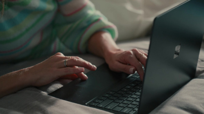 Microsoft Surface Laptop in Sweet Magnolias S03E06 "And a Star to Steer Her By" (2023) - 384702