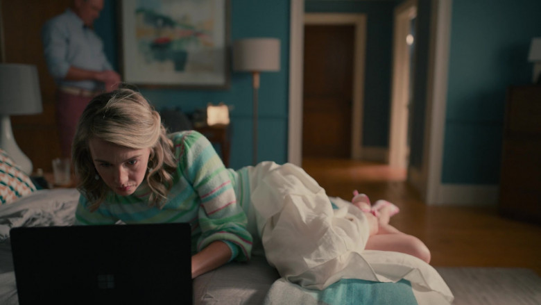 Microsoft Surface Laptop in Sweet Magnolias S03E06 "And a Star to Steer Her By" (2023) - 384703