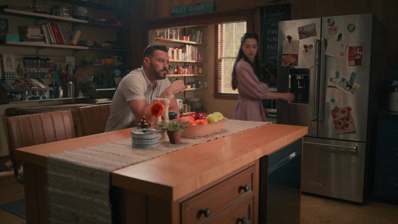 KitchenAid Refrigerator in Sweet Magnolias S03E02 "Meet Me Where I Am" (2023) - 384587