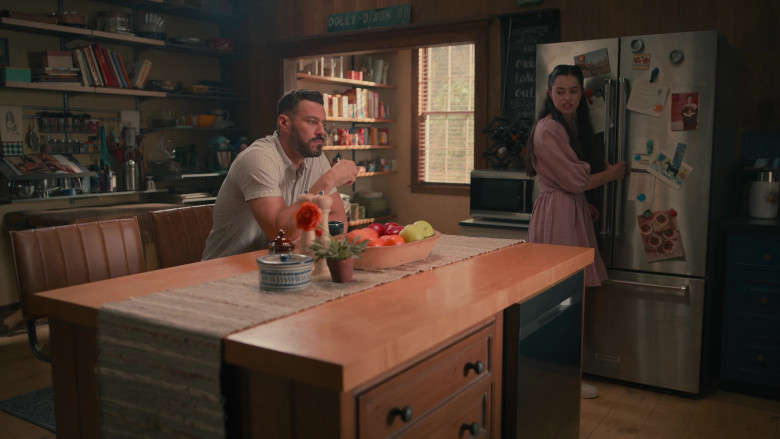 KitchenAid Refrigerator in Sweet Magnolias S03E02 "Meet Me Where I Am" (2023) - 384588