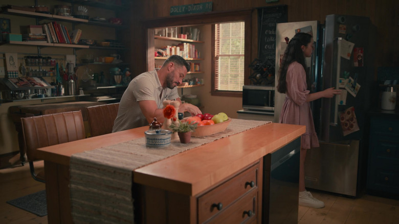 KitchenAid Refrigerator in Sweet Magnolias S03E02 "Meet Me Where I Am" (2023) - 384591