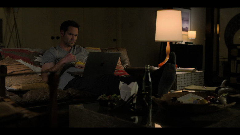 Apple MacBook Laptop of Manuel Garcia-Rulfo as Mickey Haller in The Lincoln Lawyer S02E03 "Conflicts" (2023) - 382479
