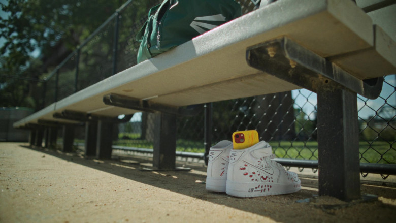 Nike Sneakers in Full Circle S01E01 "Something Different" (2023) - 383757