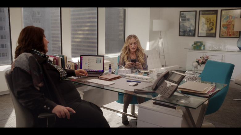 Apple MacBook Laptop, Keyboard, Mouse, iPhone and Cisco Phone in And Just Like That... S02E06 "Bomb Cyclone" (2023) - 384808