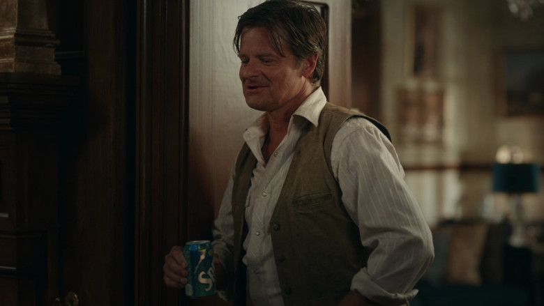 Sprite Soda Enjoyed by Steve Zahn as Peter Montgomery in The Righteous Gemstones S03E05 "Interlude III" (2023) - 383120