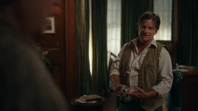 Sprite Soda Enjoyed by Steve Zahn as Peter Montgomery in The Righteous Gemstones S03E05 "Interlude III" (2023) - 383122