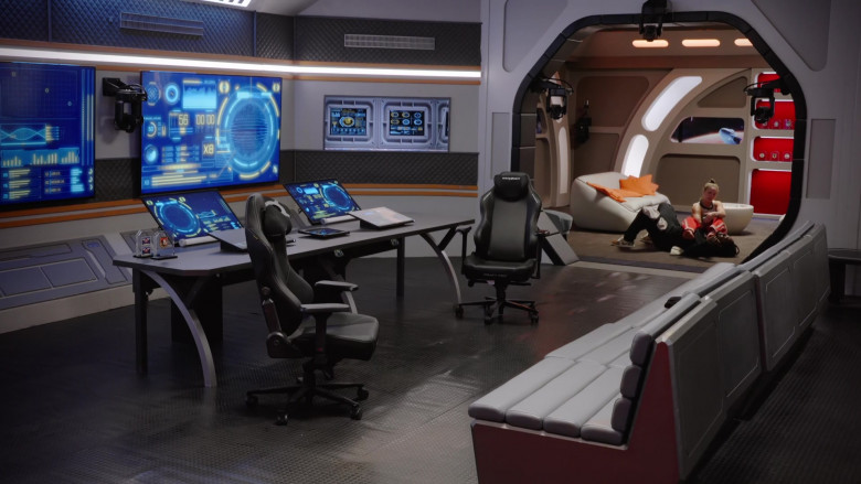 DXRacer Gaming Chairs in Stars on Mars S01E07 "Evil AI" (2023) - 385382