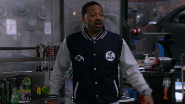 Slime Safety Spair in The Upshaws S04E06 "Auto Motives" (2023) - 393635