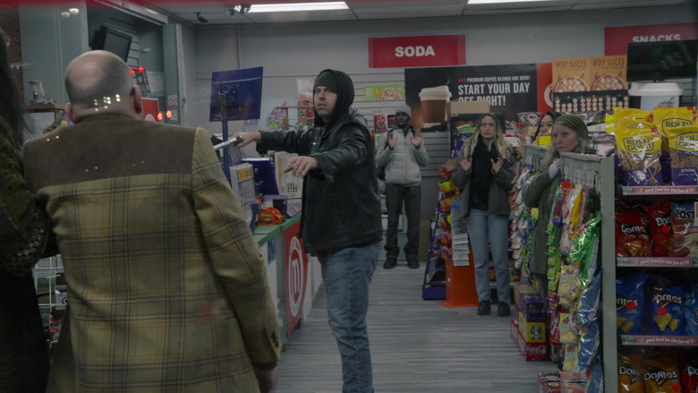 Fanta, Coca-Cola, Rold Gold, Doritos, Tostitos in What We Do in the Shadows S05E06 "Urgent Care" (2023) - 389493