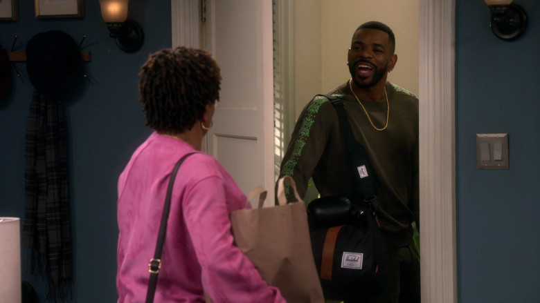 Herschel Bag in The Upshaws S04E05 "Really, Mama?" (2023) - 393390