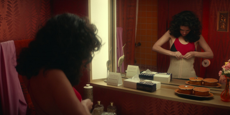 Kleenex Tissues of Rose Byrne as Sheila Rubin in Physical S03E04 "Like a Rocket" (2023) - 390214