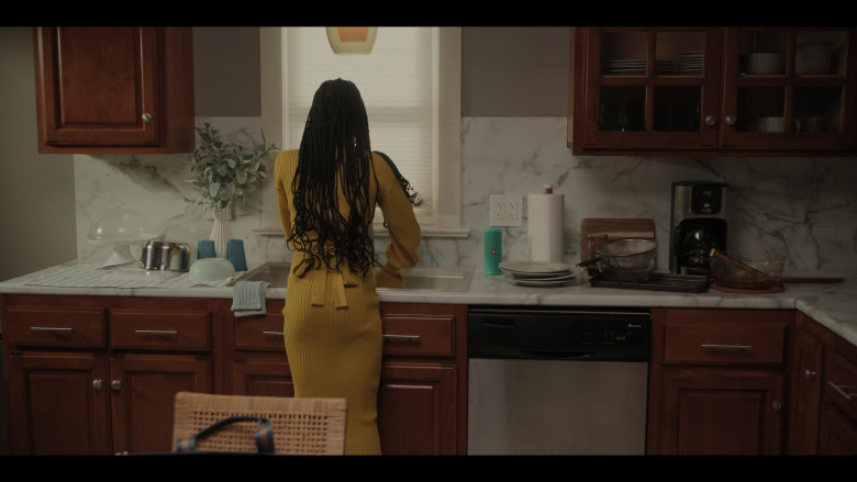 Mr. Coffee Coffee Maker and Amana Dishwasher in The Chi S06E04 "ReUp" (2023) - 396497