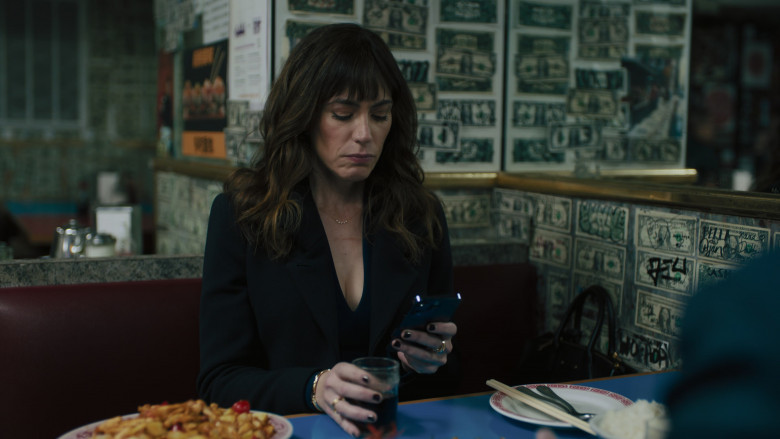Apple iPhone Smartphone of Maggie Siff as Wendy Rhoades in Billions S07E01 "Tower of London" (2023) - 389072