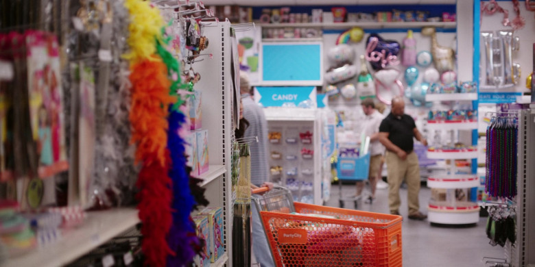 Party City Store in The Summer I Turned Pretty S02E06 "Love Fest" (2023) - 387581