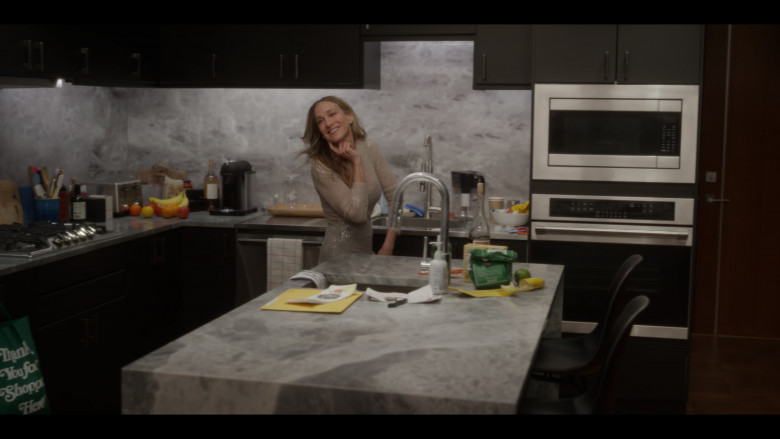 Nespresso Coffee Maker in And Just Like That... S02E09 "There Goes the Neighbourhood" (2023) - 388628