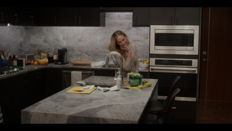 Nespresso Coffee Maker in And Just Like That... S02E09 "There Goes the Neighbourhood" (2023) - 388629