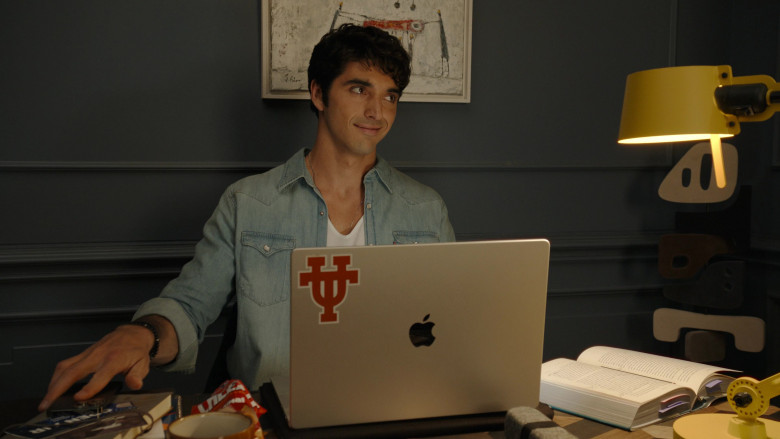 Apple MacBook Pro Laptop Used by Taylor Zakhar Perez as Alex Claremont-Diaz in Red, White & Royal Blue (2023) - 388826