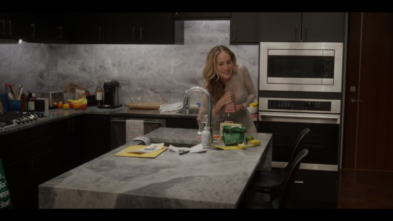 Nespresso Coffee Maker in And Just Like That... S02E09 "There Goes the Neighbourhood" (2023) - 388631