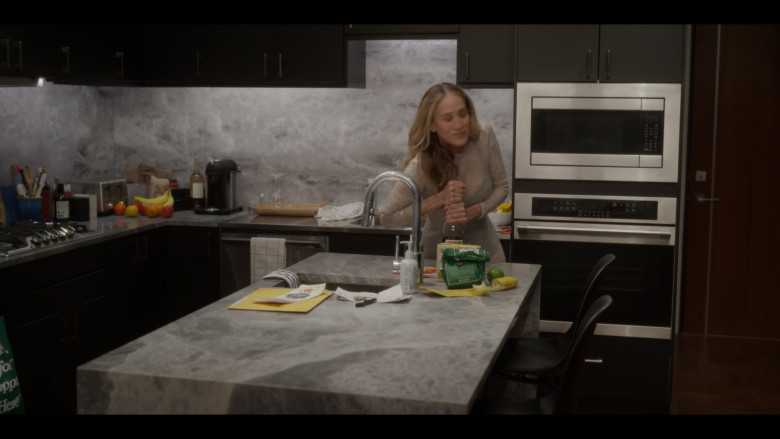 Nespresso Coffee Maker in And Just Like That... S02E09 "There Goes the Neighbourhood" (2023) - 388633
