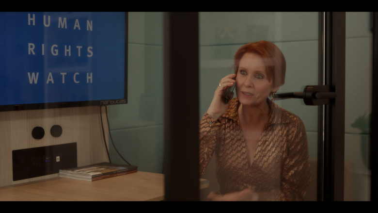 Narbutas Office Furniture and Human Rights Watch in And Just Like That... S02E09 "There Goes the Neighbourhood" (2023) - 388612
