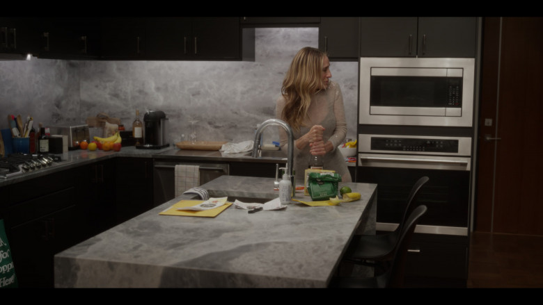 Nespresso Coffee Maker in And Just Like That... S02E09 "There Goes the Neighbourhood" (2023) - 388634