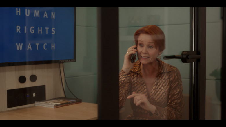 Narbutas Office Furniture and Human Rights Watch in And Just Like That... S02E09 "There Goes the Neighbourhood" (2023) - 388618