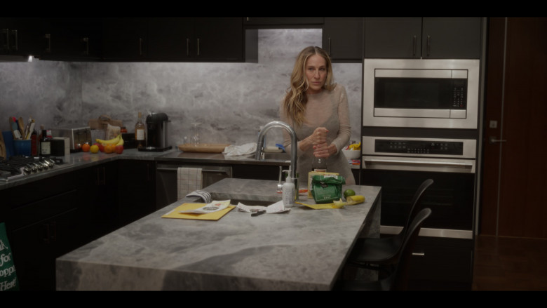 Nespresso Coffee Maker in And Just Like That... S02E09 "There Goes the Neighbourhood" (2023) - 388636
