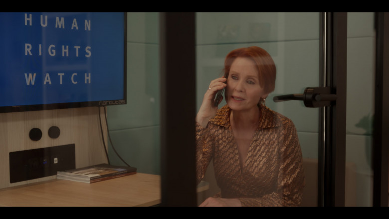 Narbutas Office Furniture and Human Rights Watch in And Just Like That... S02E09 "There Goes the Neighbourhood" (2023) - 388622