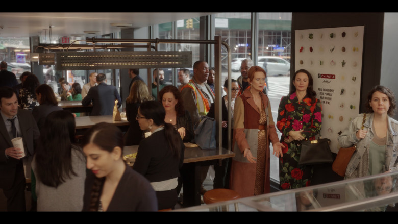 Chipotle Mexican Grill Restaurant in And Just Like That... S02E09 "There Goes the Neighbourhood" (2023) - 388568