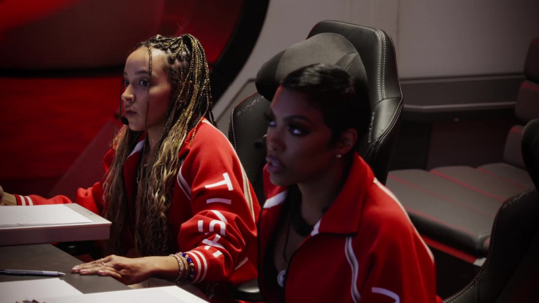 DXRacer Gaming Chairs in Stars on Mars S01E09 "We Are Not Alone" (2023) - 388315