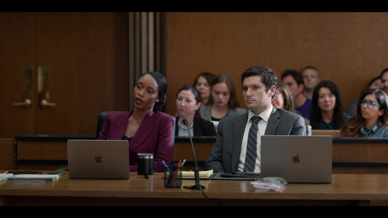 Apple MacBook Laptops in The Lincoln Lawyer S02E08 "Covenants and Stipulations" (2023) - 387047