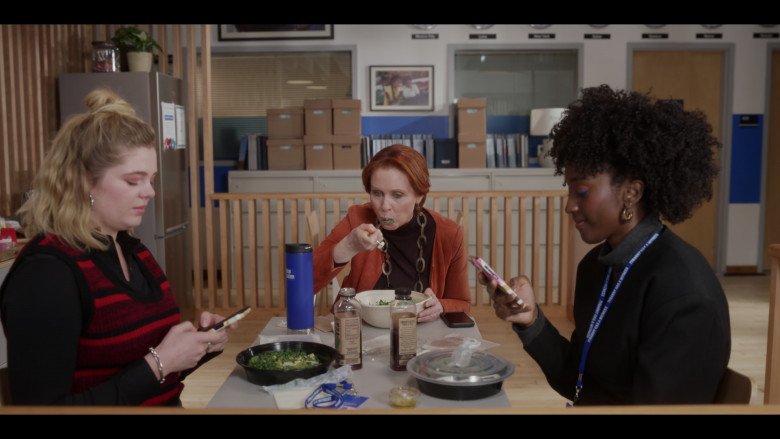 Klean Kanteen Bottle of Cynthia Nixon as Miranda Hobbes in And Just Like That... S02E08 "A Hundred Years Ago" (2023) - 387259