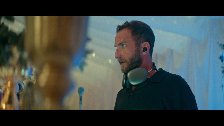 Apple AirPods Pro Headphones in The Afterparty S02E05 "Sebastian" (2023) - 387318