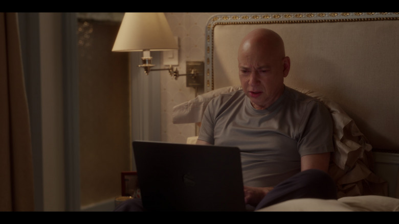 Apple MacBook Laptops in And Just Like That... S02E09 "There Goes the Neighbourhood" (2023) - 388555
